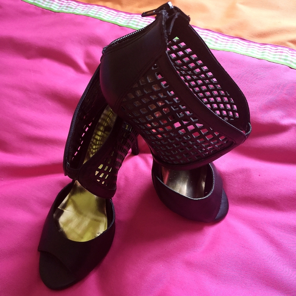 Black Lattice Synthetic Leather Stilettos sz.9